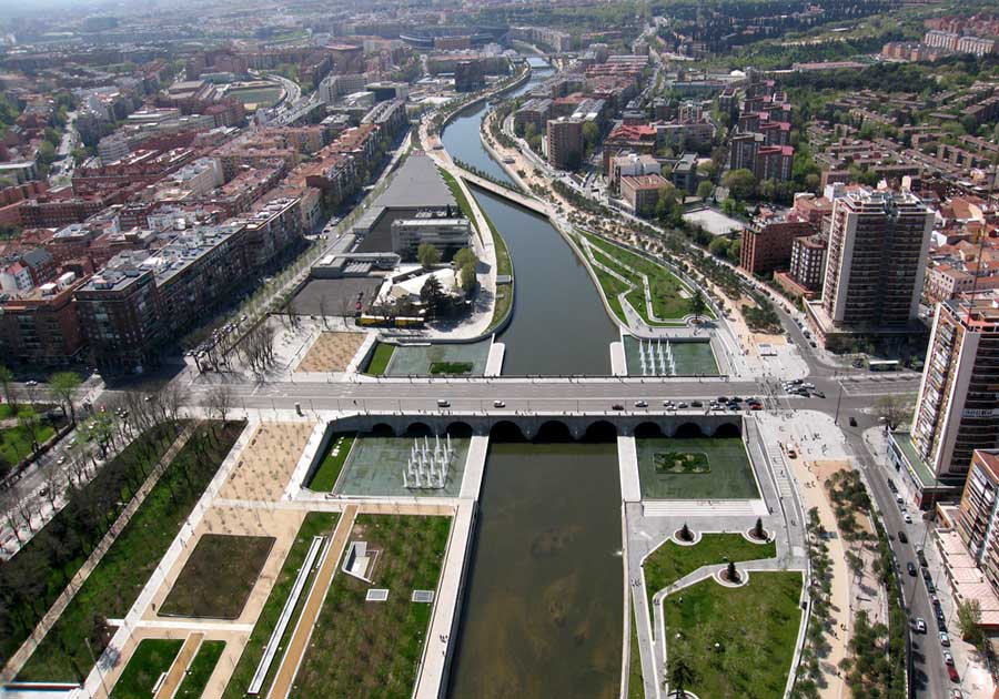 The river in Madrid gets an artificial beach