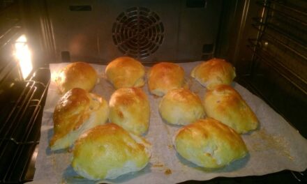 Homemade cheese bread with sausages recipe