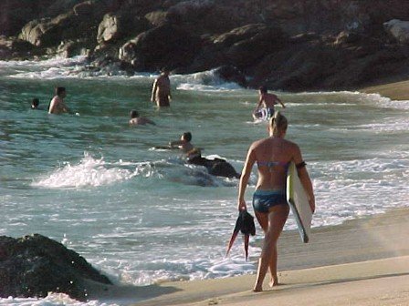 chica_surf
