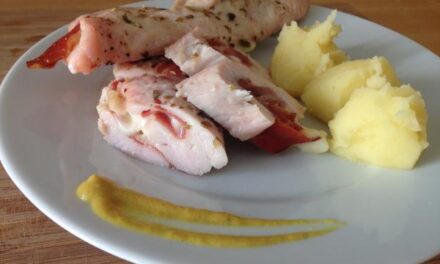 Bring new life to the Chicken: Chicken breast stuffed with ham and cheese
