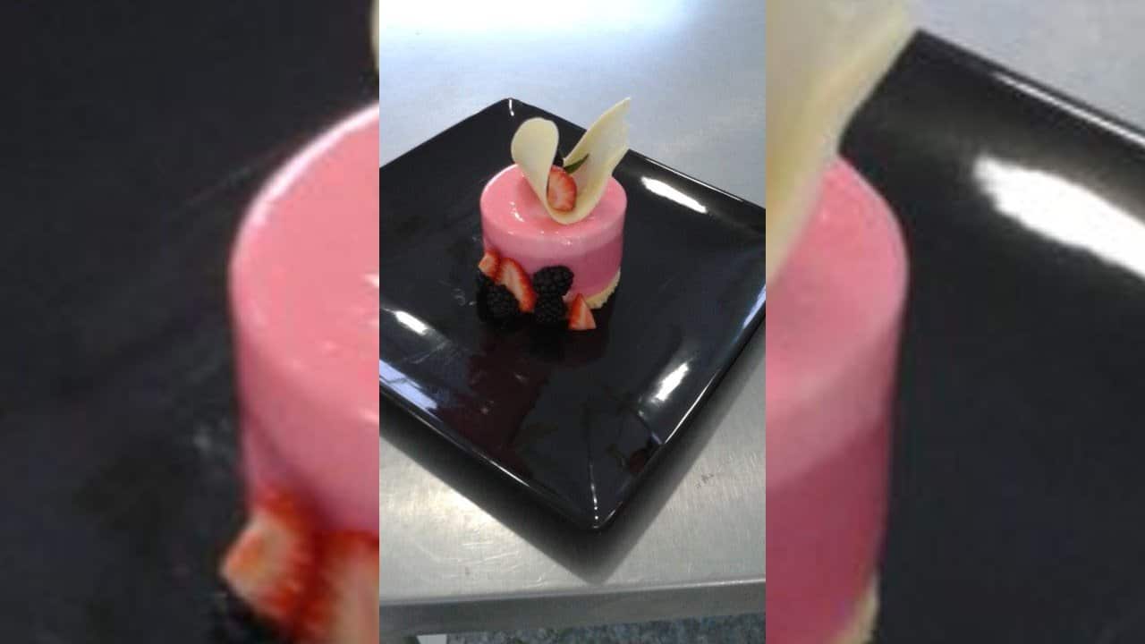Strawberry Mouse With White Chocolat