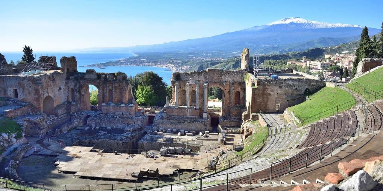 Let’s take you to the Amazing Italian city of Taormina on Sicily