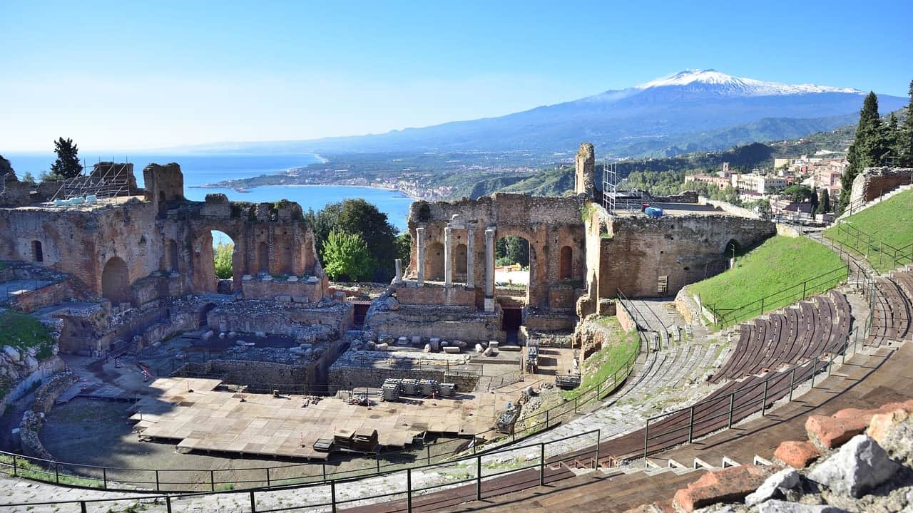 Let's take you to the Amazing Italian city of Taormina on Sicily