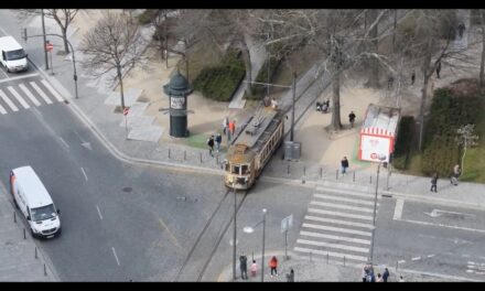 Meet the Heritage Tram in Porto